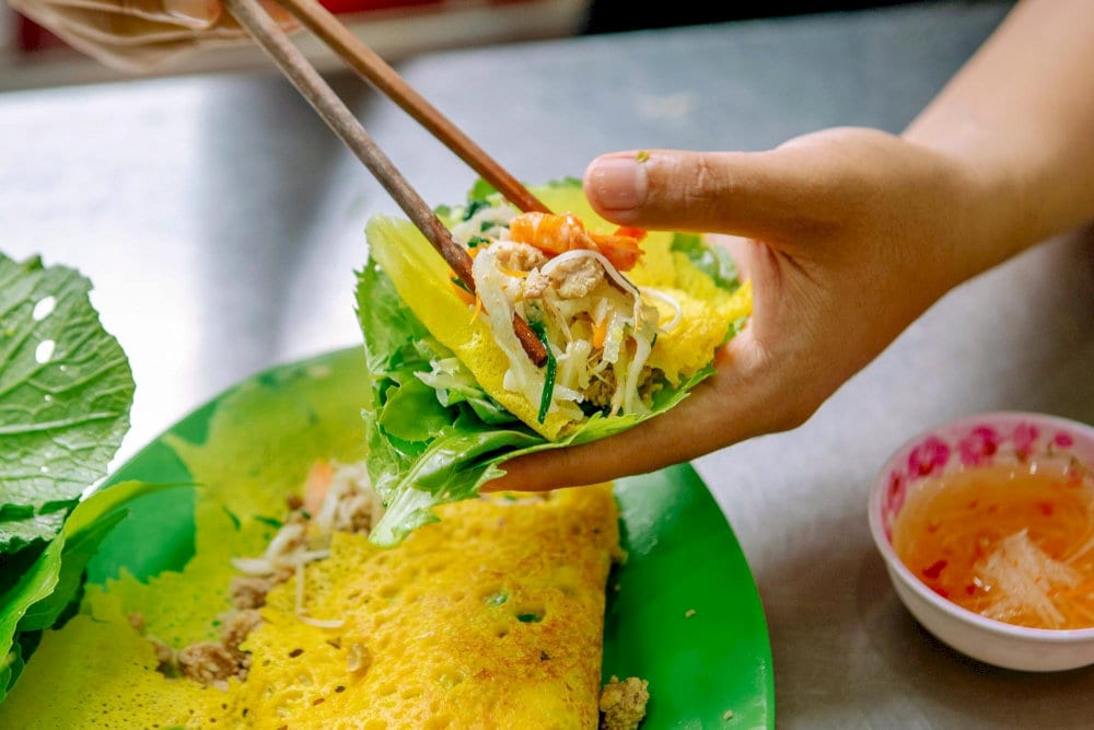 Sizzling banh xeo 